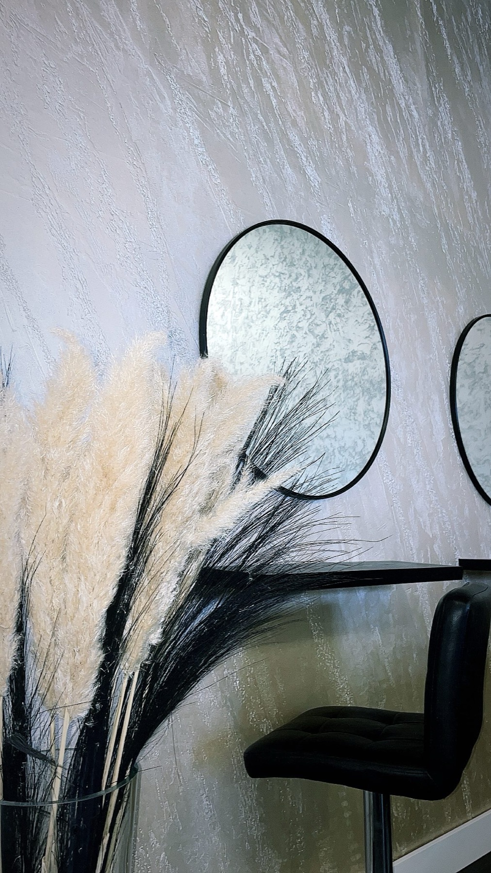 Showroom Hands of Luxury met Dynastie Luna stalen in Champagne, Black & Gold en Black & Bronze