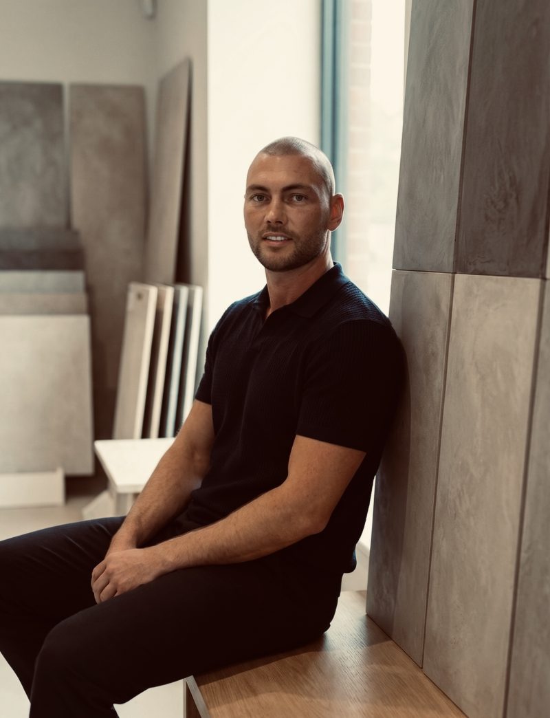 Tim van Gulik, specialist microcement vloeren en eigenaar Hands of Luxury