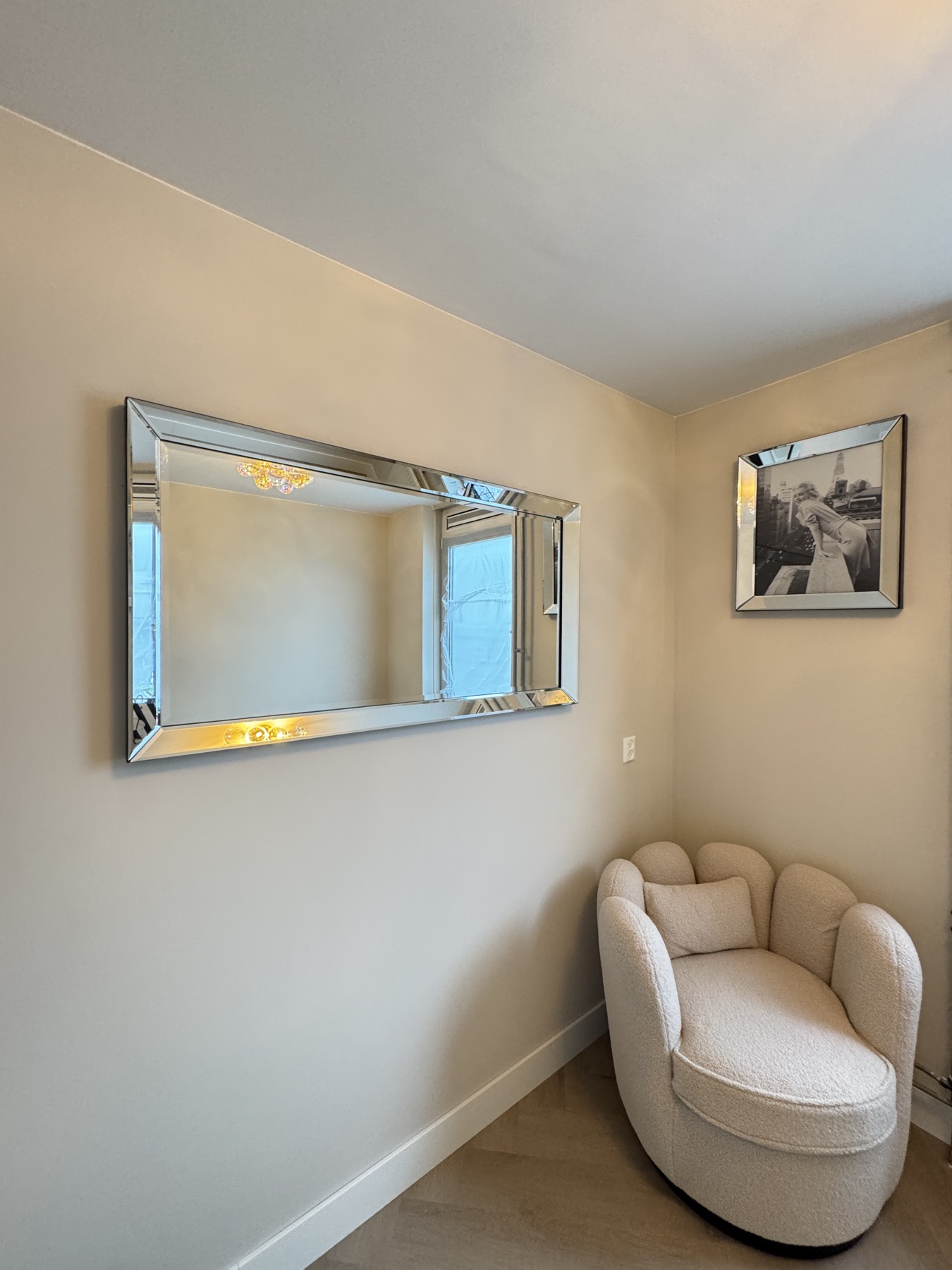 Glad stucwerk in gerenoveerde jaren-30 woning Rotterdam